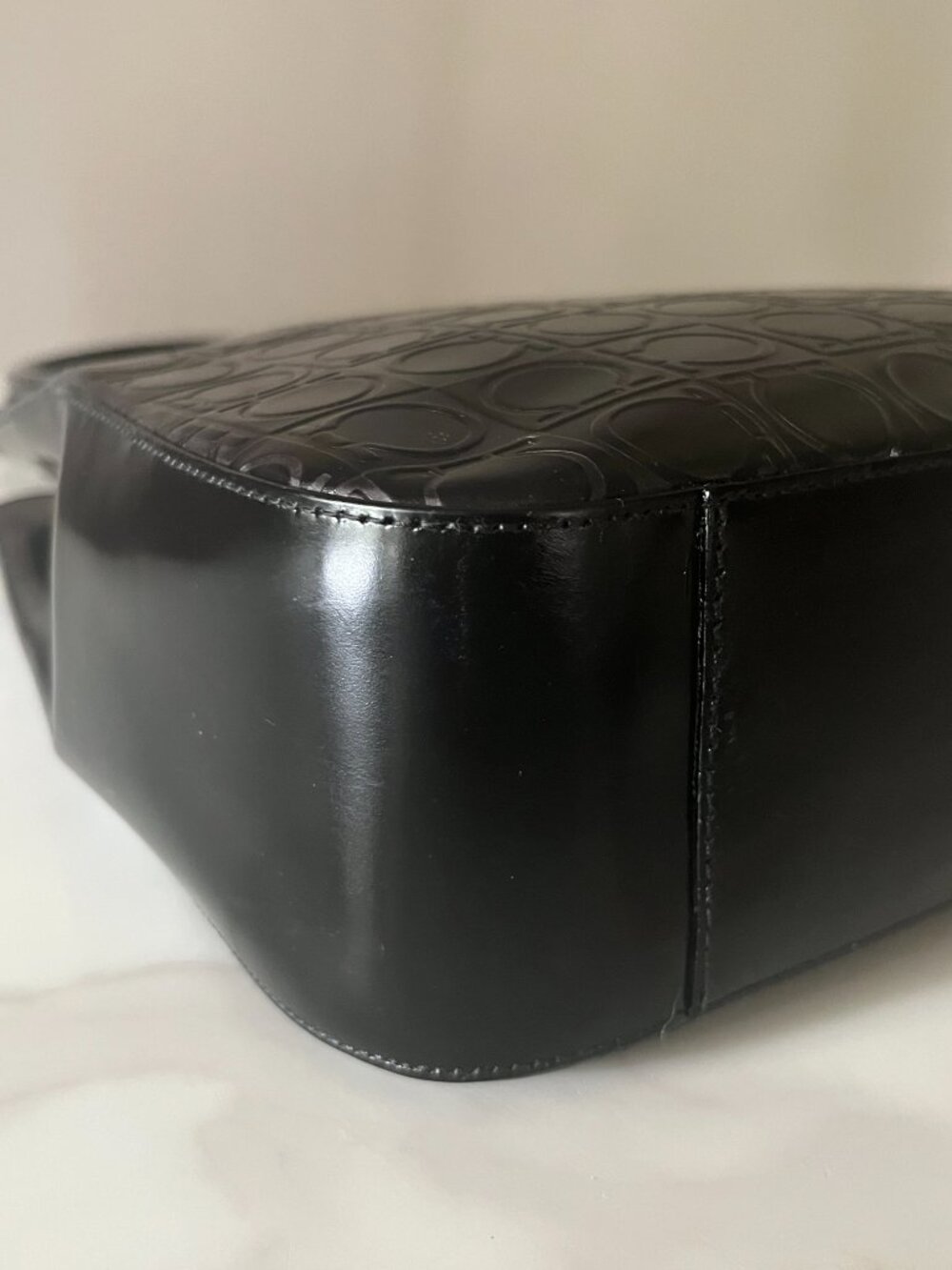 Ferragamo Gancini Embossed Black Leather Shoulder Bag AU-21 1796 - Picture 8 of 16